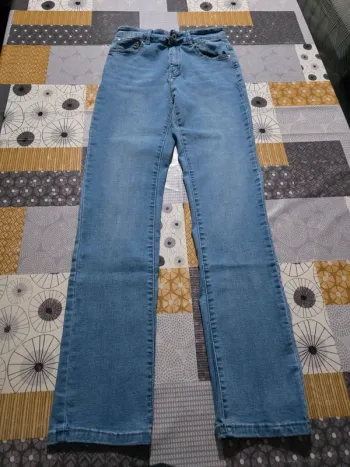 Jean femme taille 38 neuf