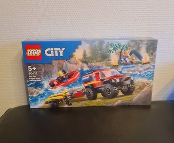 Lego city 60412 le camion de pompier 4x4 et le canot de sauvetage NEUF