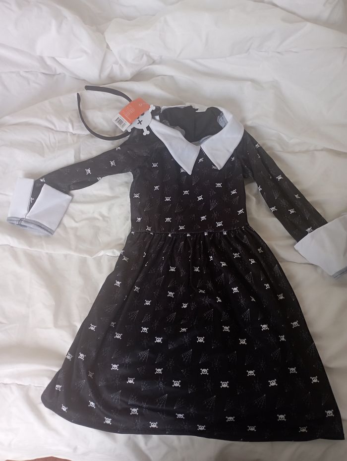 Déguisement halloween Robe et serre tête 110/116 cm neuf 10€