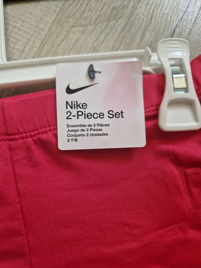 Ensemble Nike noir et fuchsia - photo numéro 3