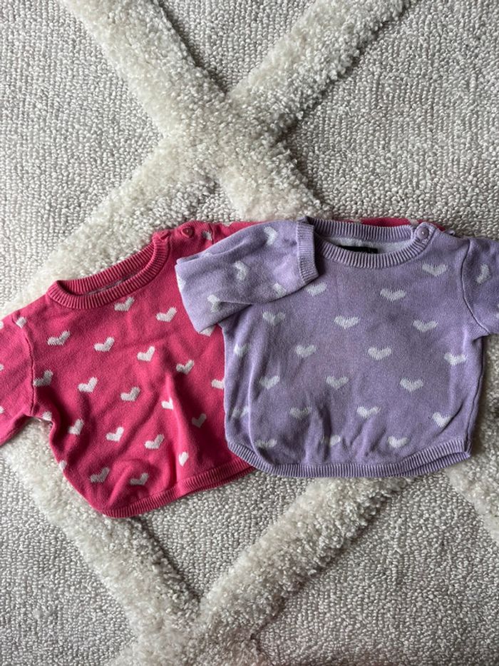 2 pulls à motifs cœur