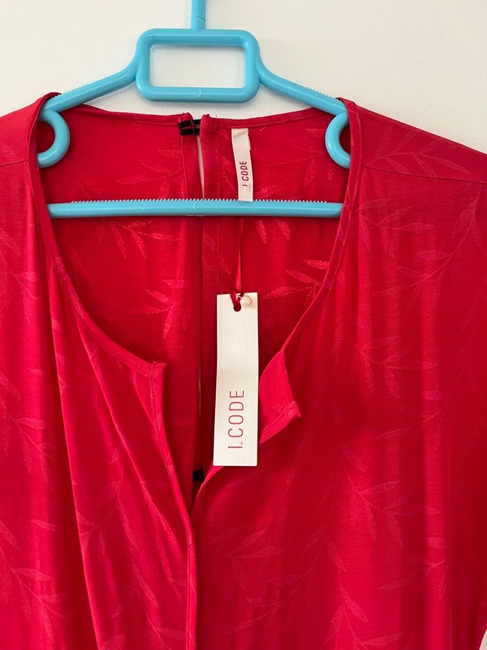 Combinaison rouge ouverte en bas du dos I. Code 34 - photo numéro 3