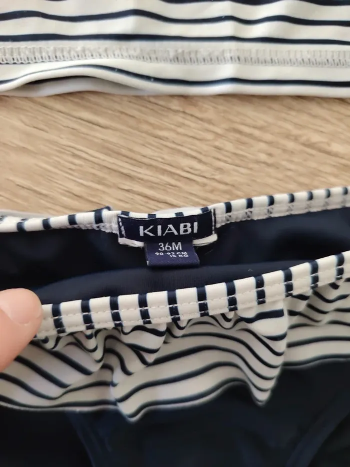 Lot maillots bain et tongs - photo numéro 3