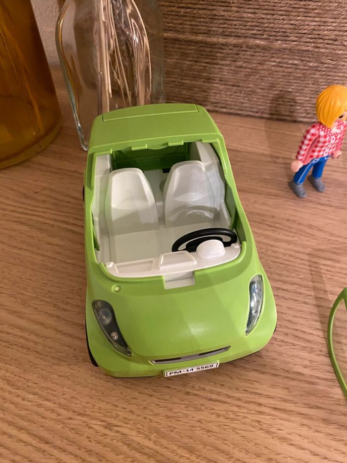 Petite voiture verte + personnages Playmobil - photo numéro 6