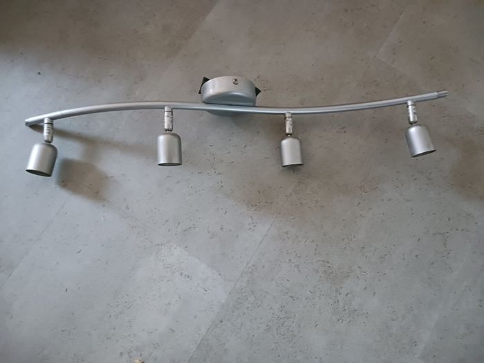 barre gris alu de 4 spots (vendu sans spot) Ikea Neuf