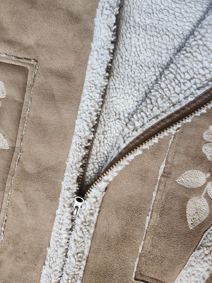 Manteau doublé effet peau lainée Kiabi – Taille 42 – Long – Capuche – Bon état - photo numéro 5