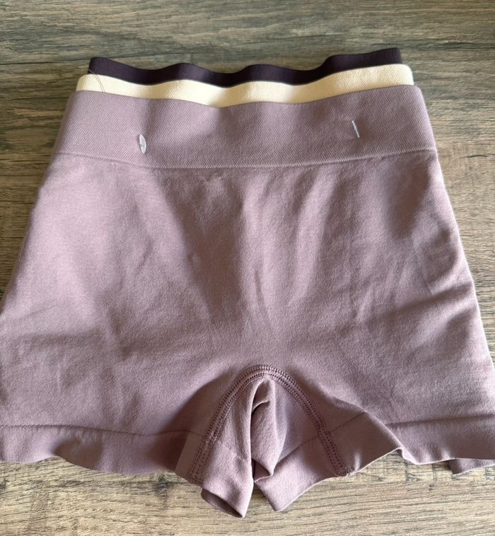 Lot brassière sport + 3 shorts S - photo numéro 3