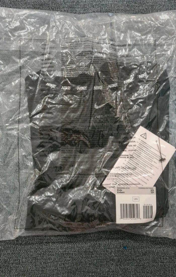 T-shirt Nike, taille XS : 7-8 ans. Neuf - photo numéro 5