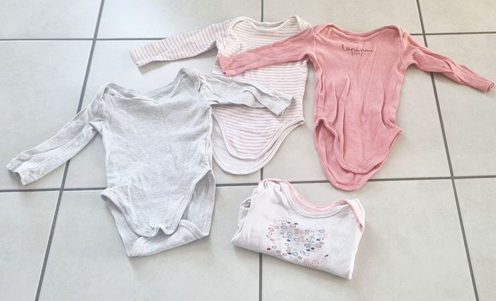 Lot de 4 bodys 6mois