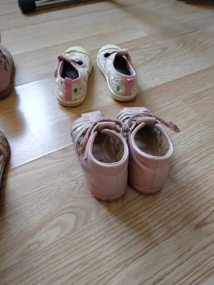 Lot de 8 paires de chaussures filles. Pointure 25 26 27 - photo numéro 8