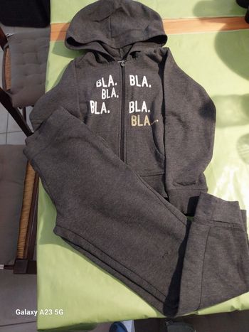 Ensemble gilet zippée + jogging 8 ans fille