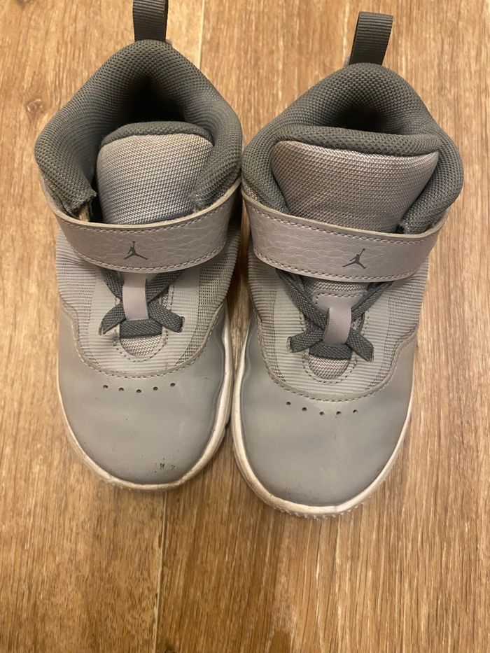 Jordan Flight grises taille 27