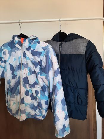 Lot de 2  manteaux hiver enfants 8ans