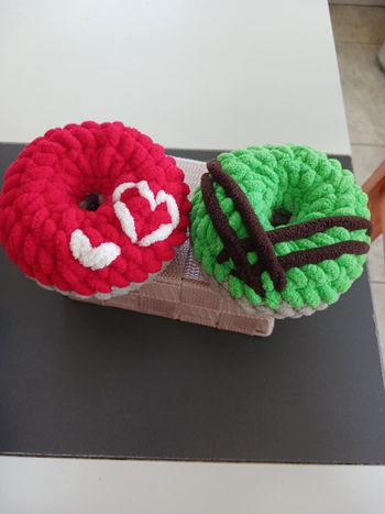 Lot de 2 doudou donuts en crochet laine