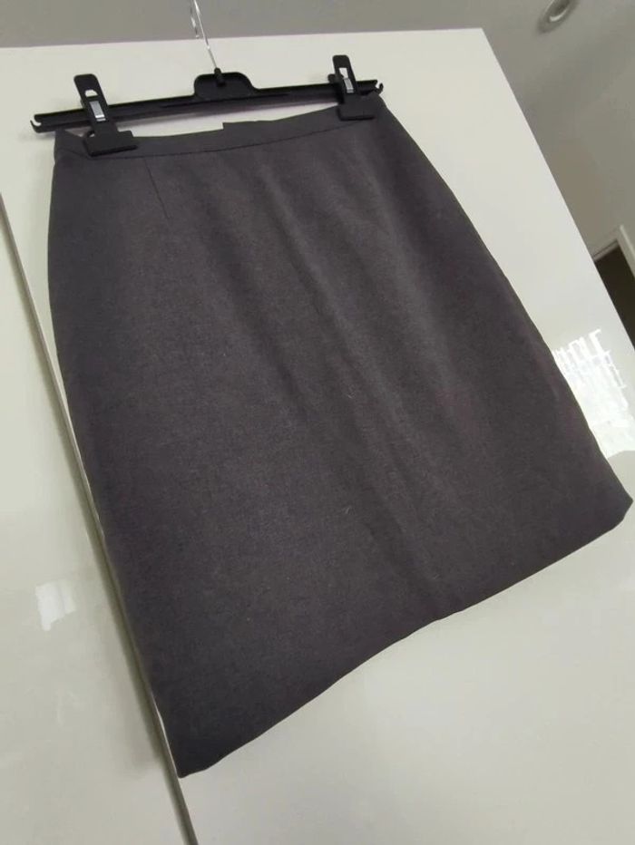 Jupe courte grise - photo numéro 2