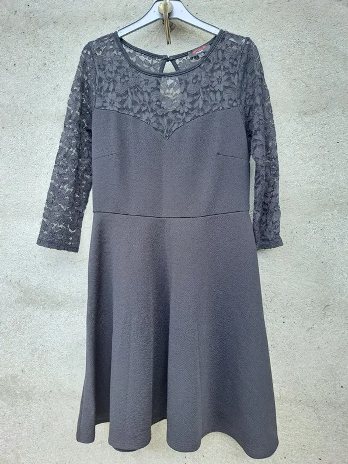 Robe dentelée noire