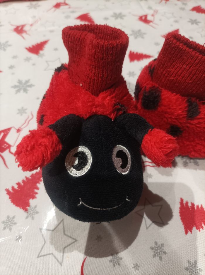 Chaussons coccinelles T22 23