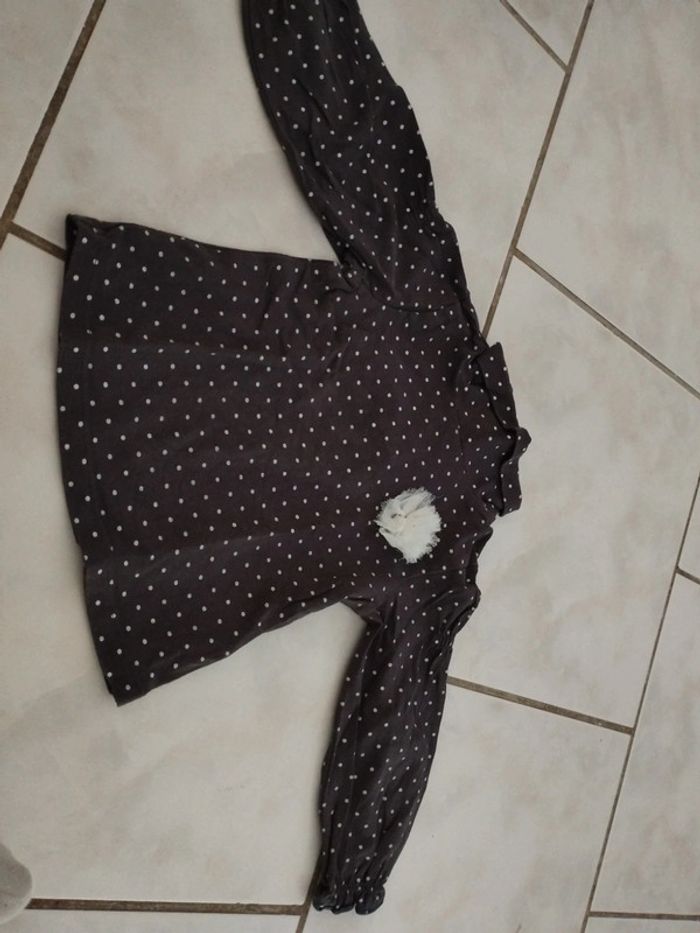 3 teeshirts 18 mois - photo numéro 2