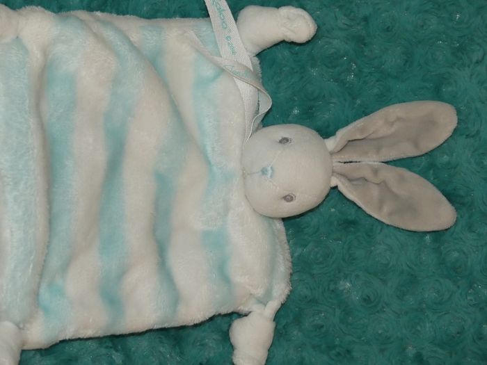 Doudou lapin plat kaloo blanc bleu rayé🐰 parfait état - photo numéro 2