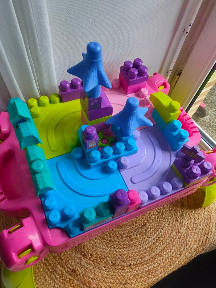 Table  Méga Bloks rose - photo numéro 3