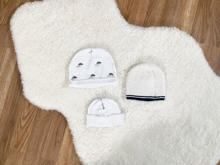 Lot de 3 bonnets de naissance - photo numéro 1
