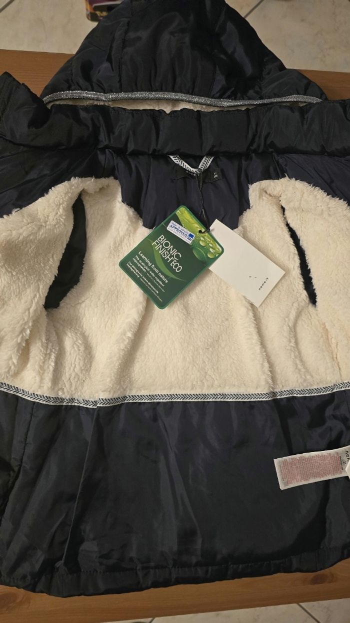 NEUVE (non portée) 🏷😍🥰🩷superbe DOUDOUNE CHAUDE (automne/hiver) 8 ANS fille 🩷🩷😍👌👌 - photo numéro 5