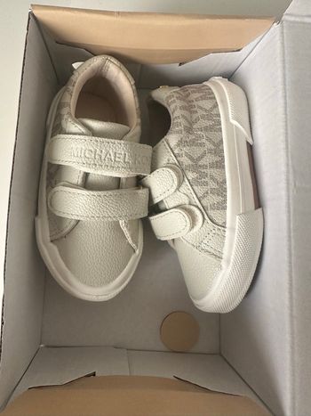 Basket Mickael kors taille 21 neuve 