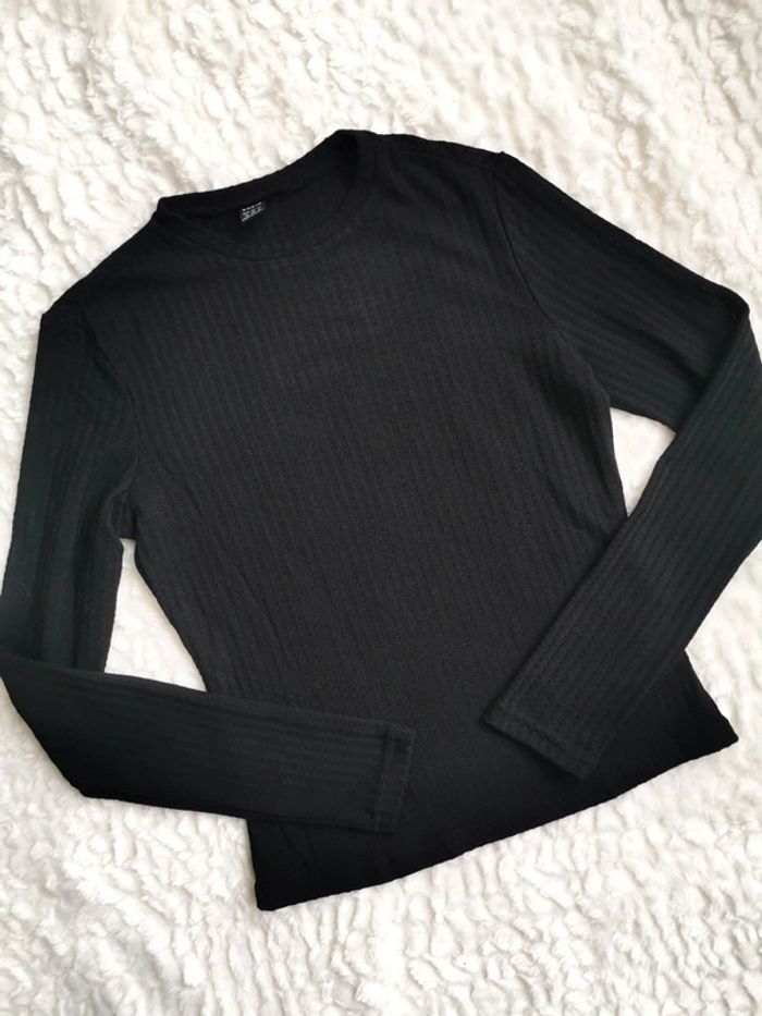 Top Pull fin moulant ajouré effet dentelle noir M 38