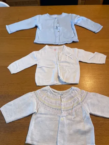 3 gilets fille 9 mois