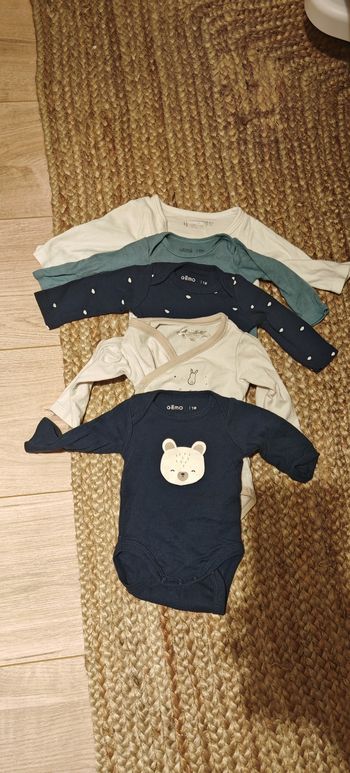 Lot de pyjamas et bodies bébé 1 mois Gémo et kiabi 