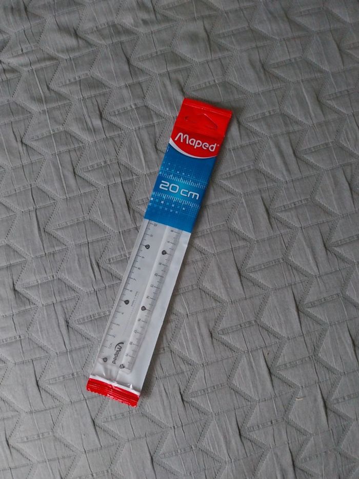 Double décimètre de 20 cm en platique