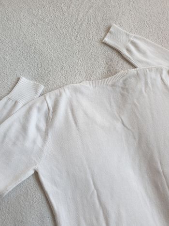 Pull blanc assez fin col V