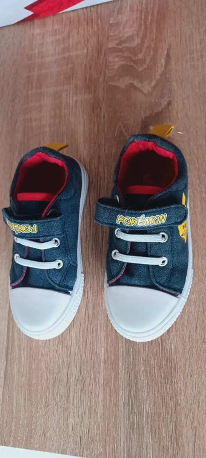 Baskets à scratch garçon, motif pikachu, taille 25, neuves jamais portées. - photo numéro 4