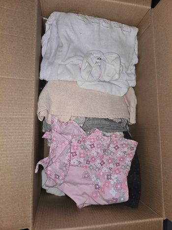 Lot bebe fille 6 mois tee shirt pantalon robe pull