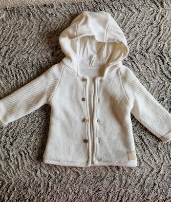 Veste a capuche beige bébé