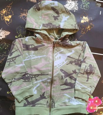 sweat zippé taille 18-24 mois