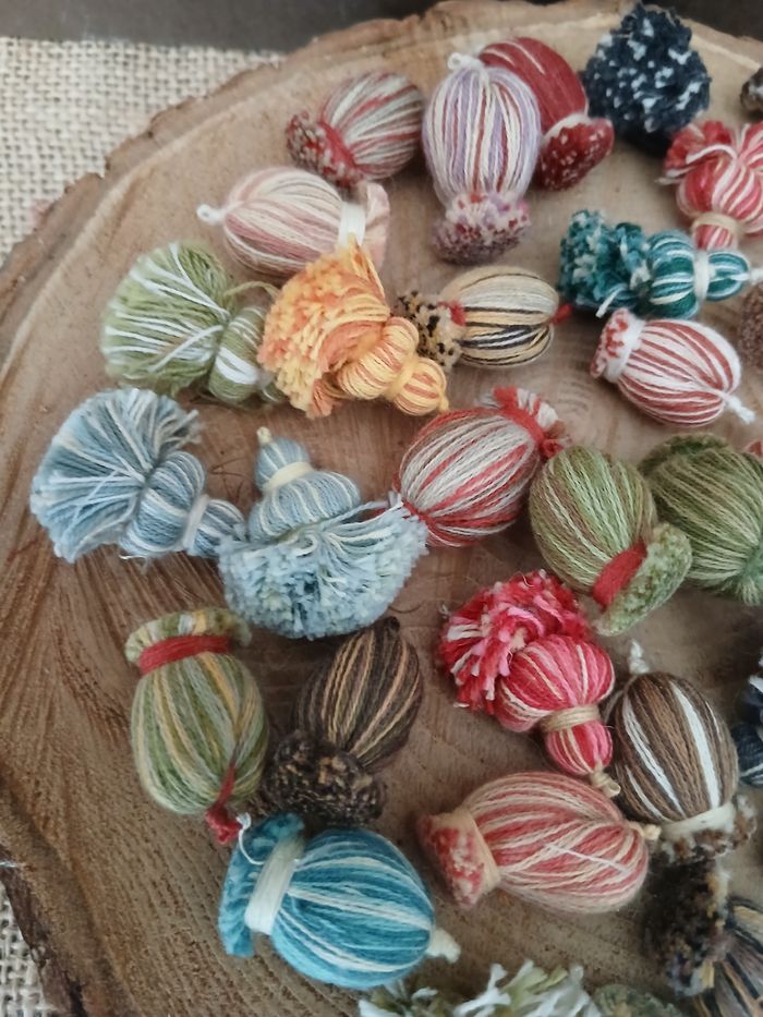 Lot de 42 glands pompons multicolore - photo numéro 3