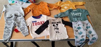 Lot de 2 ensembles 👕👕 3 sweatshirts 👕👕👕 et 1 haut👕 Disney Mickey 🧸