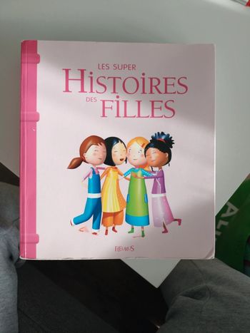 Livre les super histoires des filles
