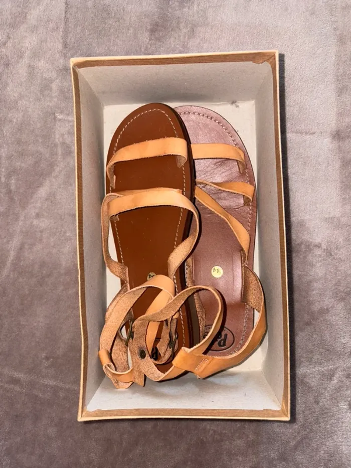Sandales Pepe fille taille 34 en bon état couleur camel/marron - photo numéro 2