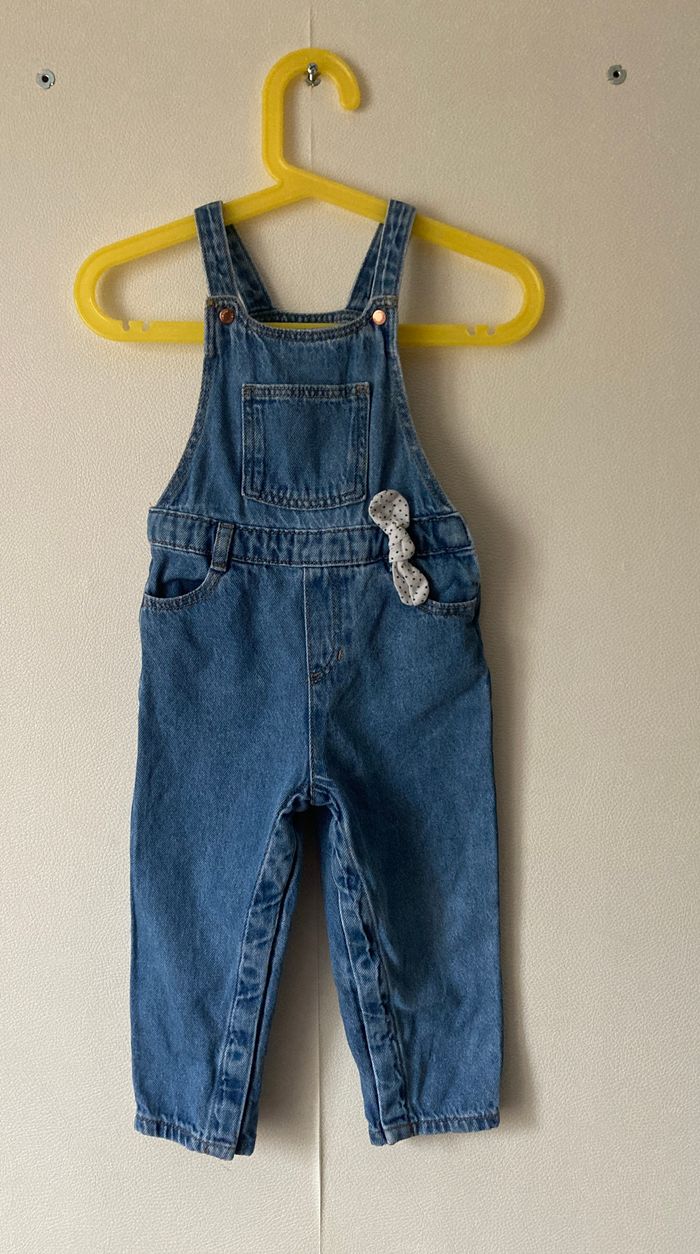 salopette en jean bleu bébé fille 2 ans