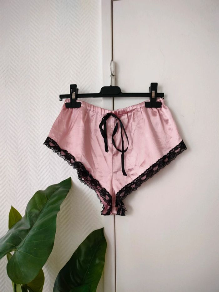 Short satin rose taille S - photo numéro 2