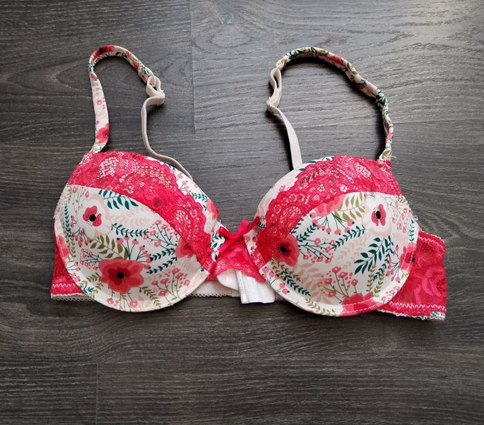 Soutien-gorge rouge et blanc à fleurs 85B