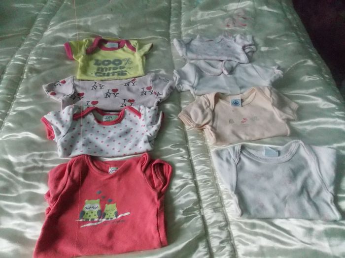 Lot de 8 bodys manches courte 6 mois