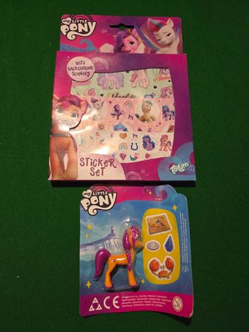 Figurine little poney + autocollants