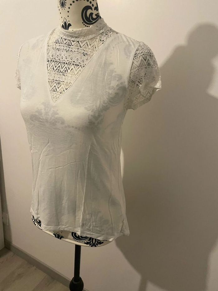 T-shirt manches courtes blanc col montant à dentelle Jennyfer taille M - photo numéro 3
