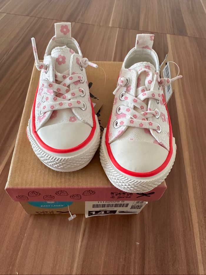 Baskets en toile neuves T22 enfant - photo numéro 3