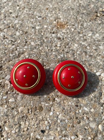 Boucles d’oreilles à pinces rouges et doré rondes vintage