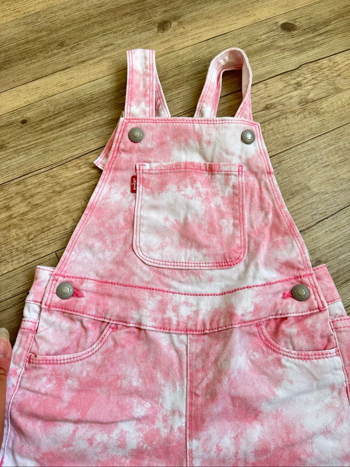 Salopette short levi’s rose tie and dye fille 4/5 ans - photo numéro 2