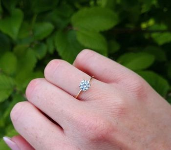Bague fine solitaire plaqué or et oxyde de zirconium Taille 54 neuve